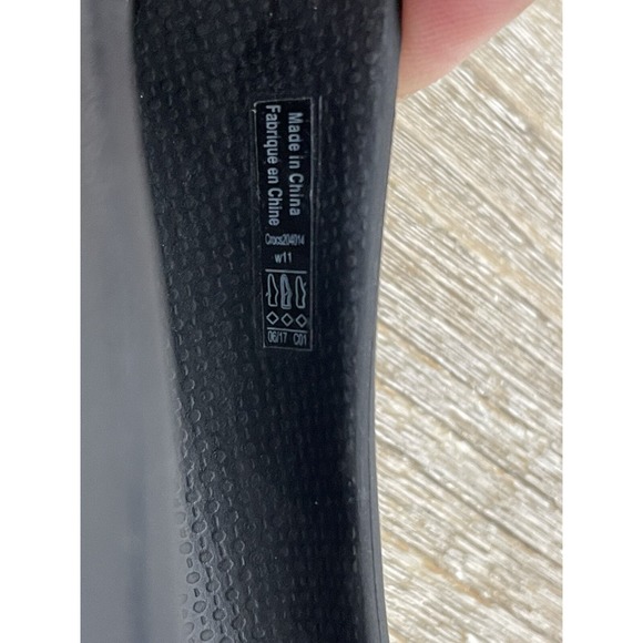 Crocs Laura Womens SZ 11 Cutout Slip On Black Rubber Flats Shoes Sandals 204014 - Picture 4 of 6